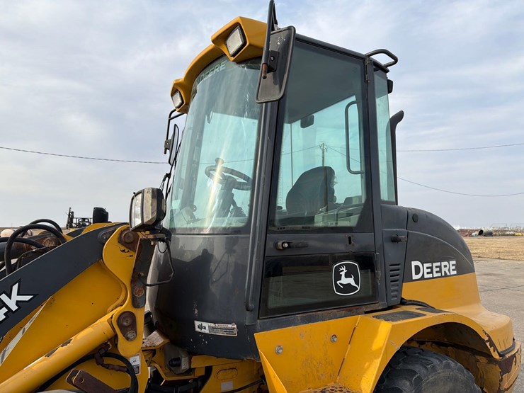 2016-deere-244k-image-23