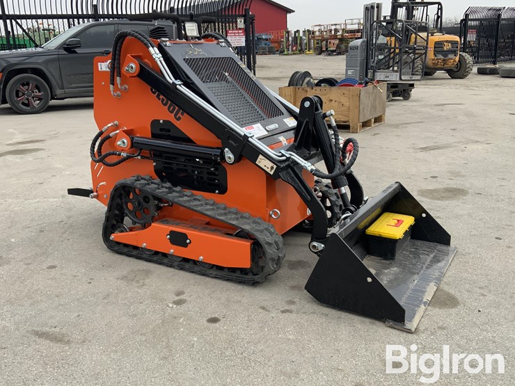 2025-massey-ferguson-730-image-3