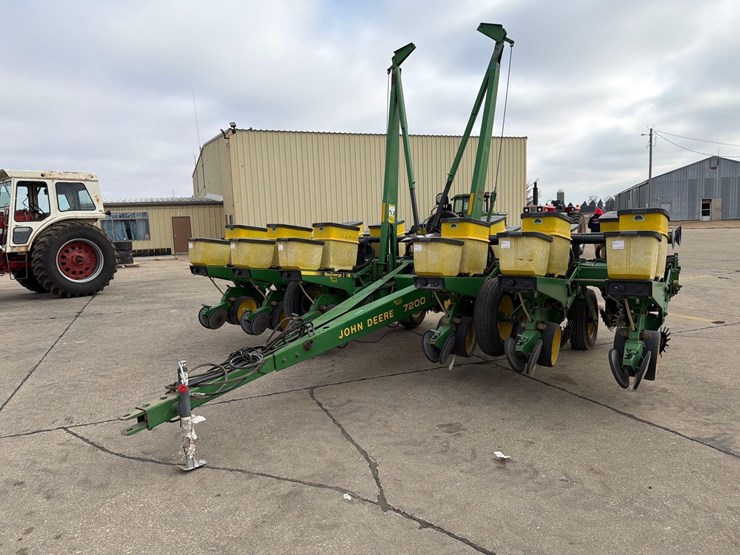 john-deere-7200-image-65