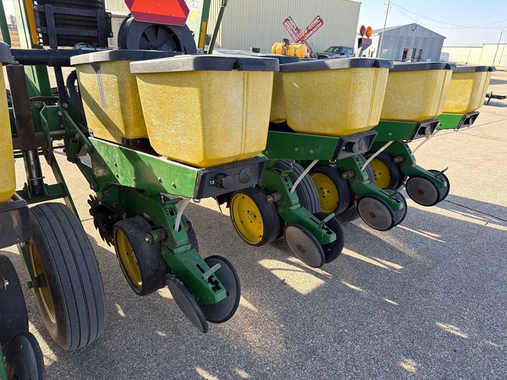 john-deere-7200-image-23