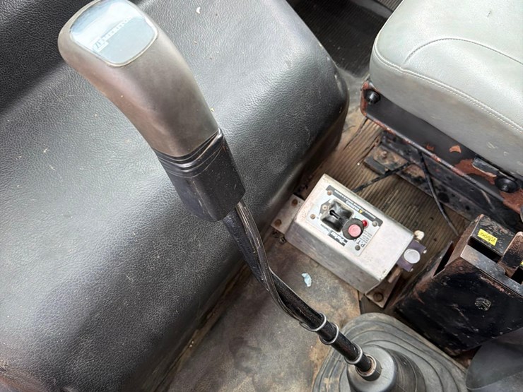 2000-international-8100-image-38