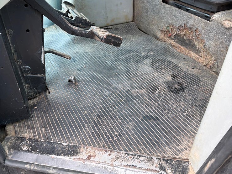 agco-white-6145-image-36