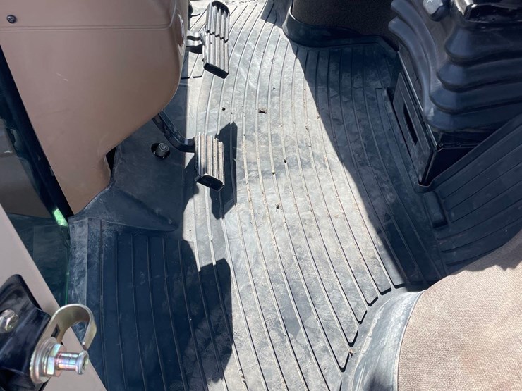 2007-john-deere-8230-image-41