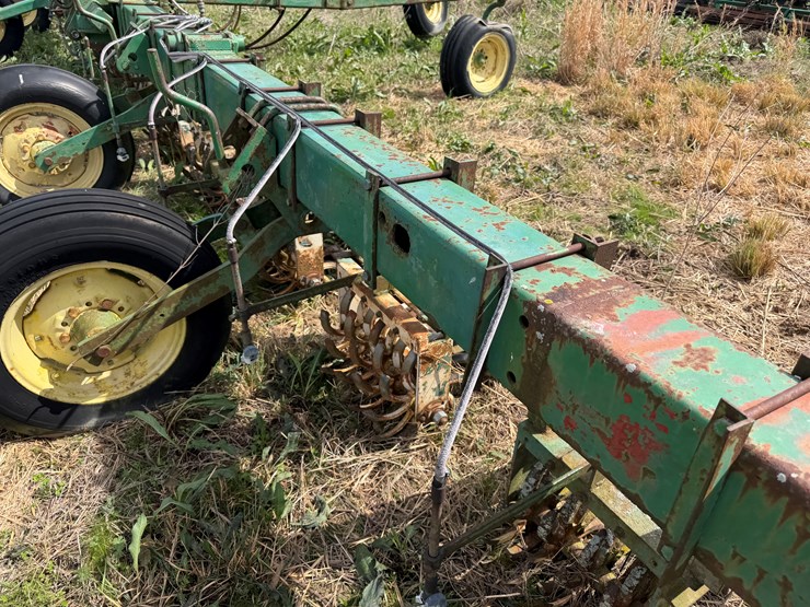 john-deere-12-image-44