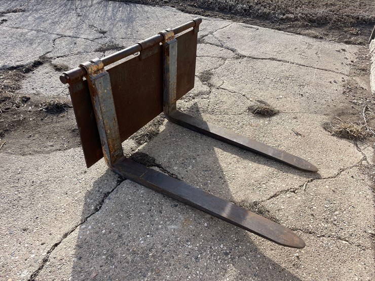 42”-skidloader-quick-tach-pallet-forks-image-2