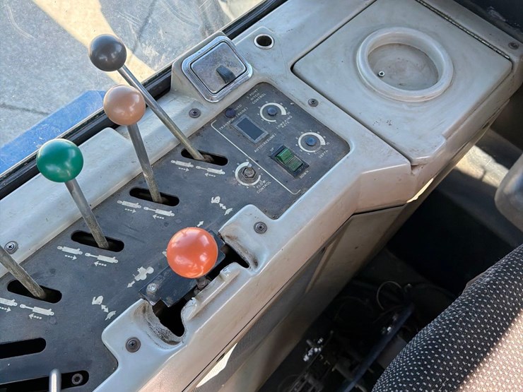 1990-versatile-946-image-51