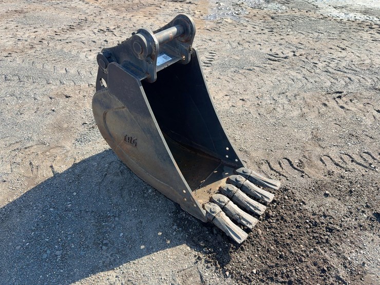 tag-18"-bucket-with-teeth-image-1