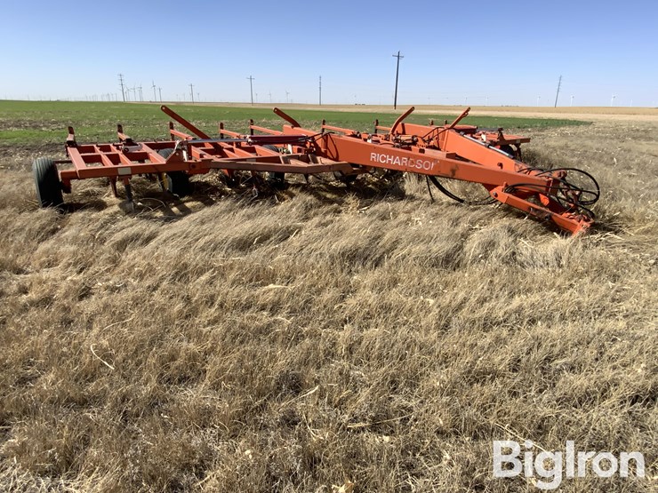 richardson-ae4-30-4-image-3