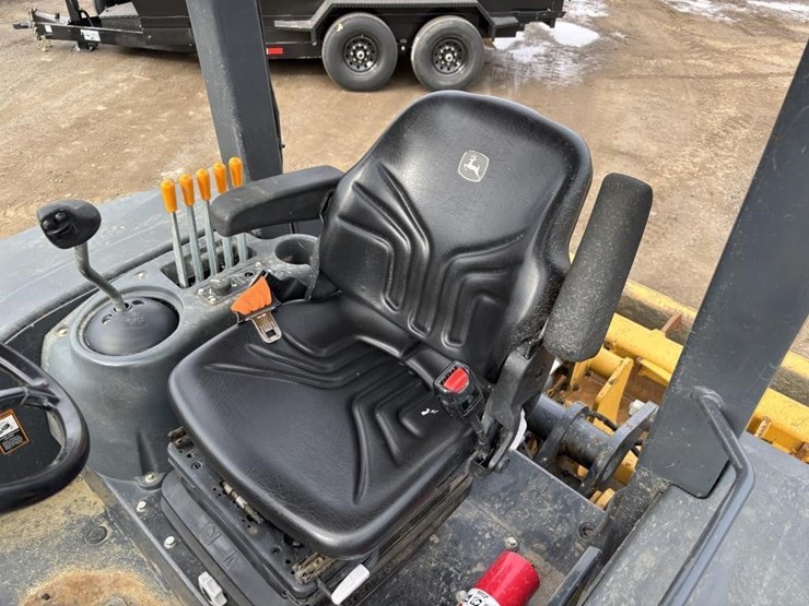 2017-deere-210lep-image-13