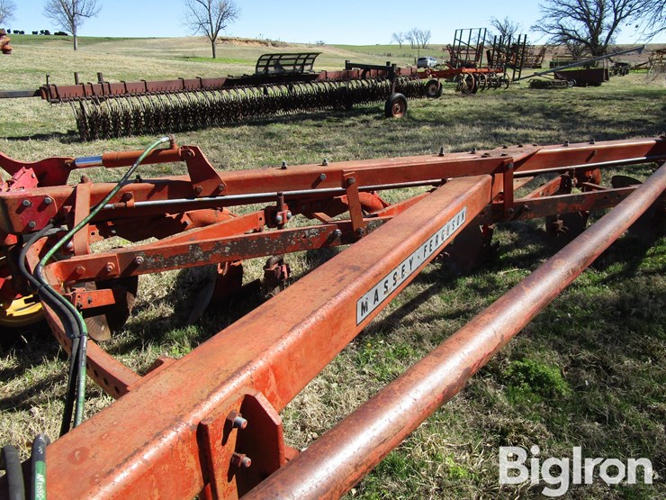 massey-ferguson-880-image-12