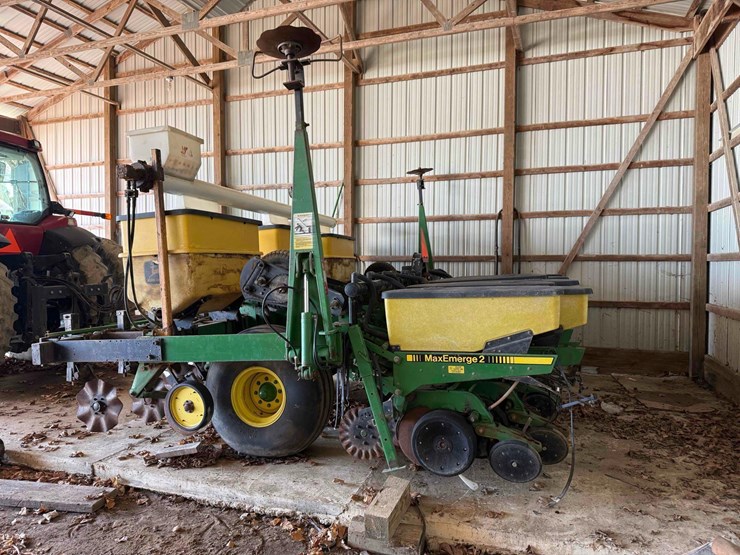 john-deere-7240-image-2