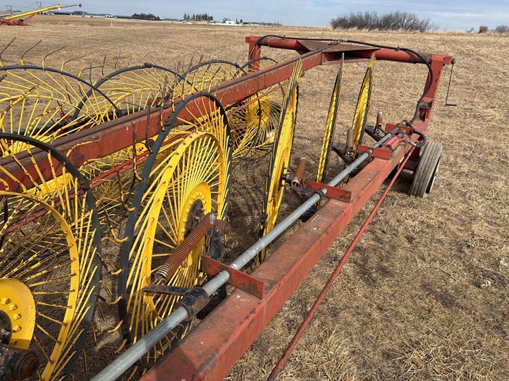 h&s-18-wheel-pull-type-rake-image-8