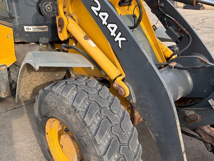 2016-deere-244k-image-27
