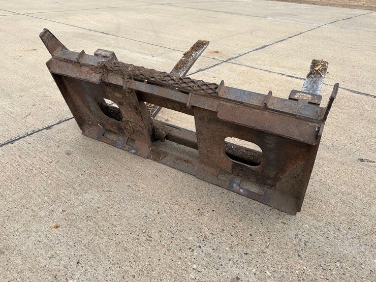 skidloader-quick-tach-pallet-forks-image-2