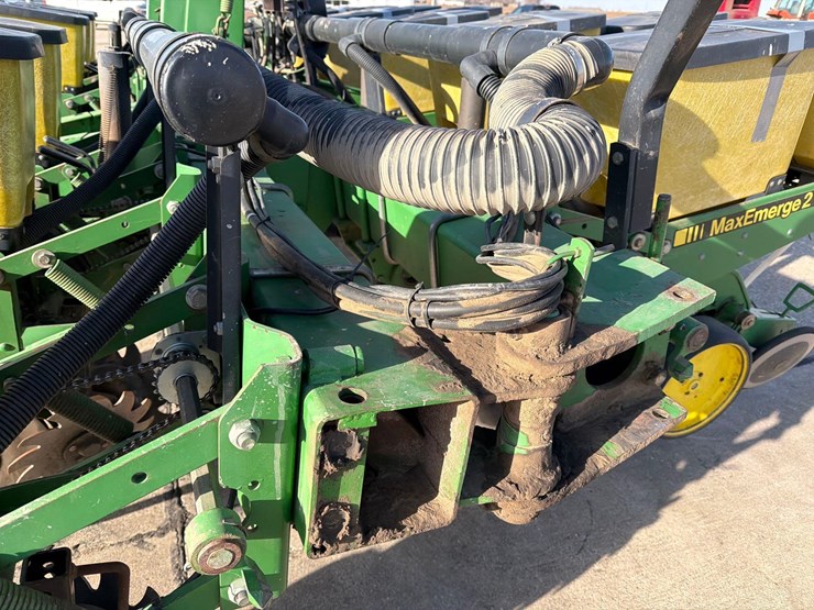 john-deere-7200-image-31
