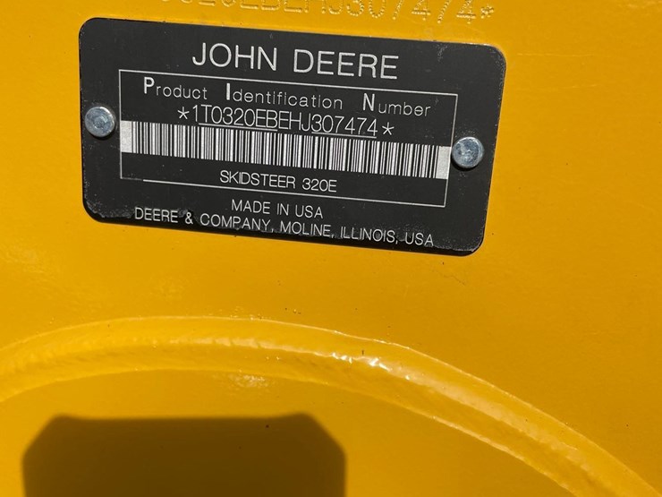 2017-deere-320e-image-15