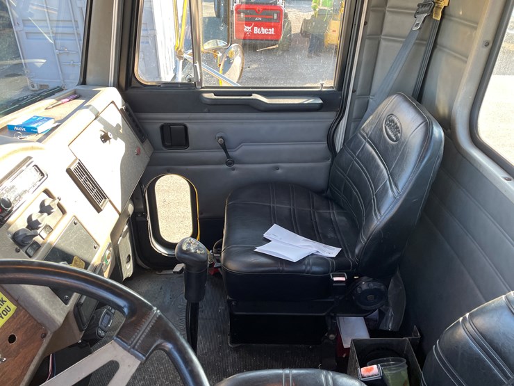 1999-peterbilt-330-image-35