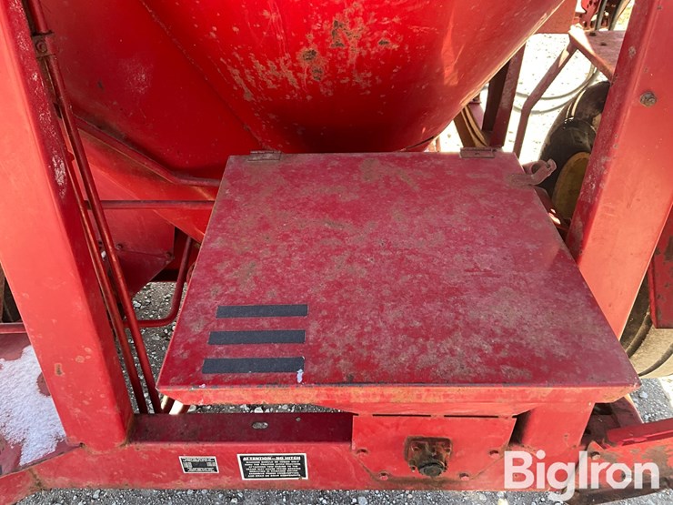 new-holland-355-image-16