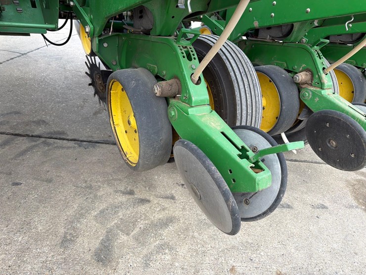john-deere-7200-image-9