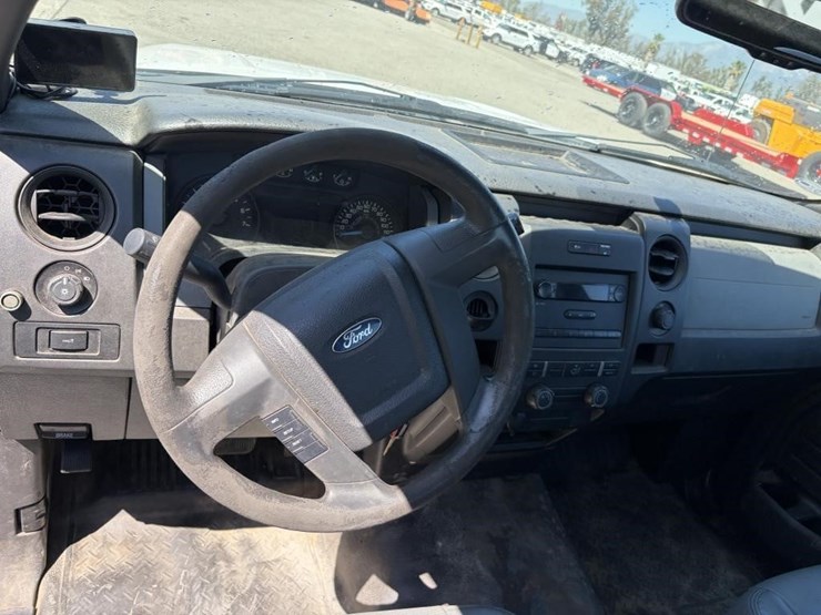 2014-ford-f150-xl-image-11