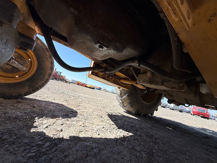 new-holland-555e-image-68