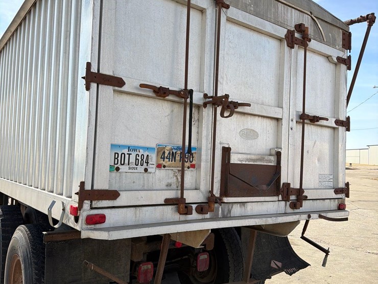 1990-international-4900-image-32