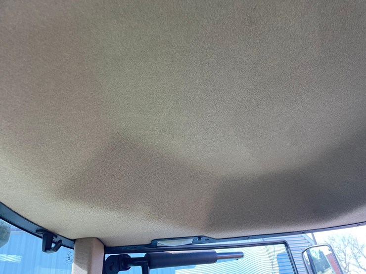 2004-john-deere-8120-image-41