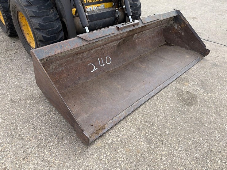 2011-new-holland-l218-image-19