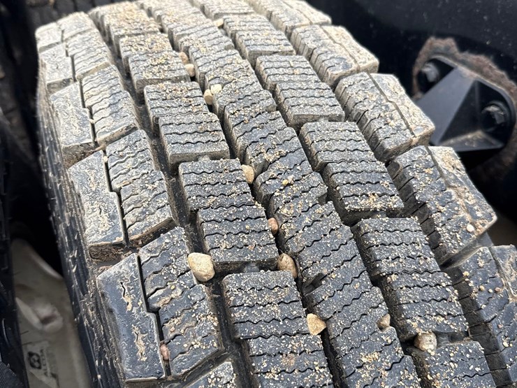 2016-peterbilt-389-image-8