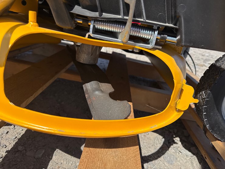 #34-•-unused-2022-dewalt-e1050-33"-push-mower-220310zd-inv#-41147-image-10