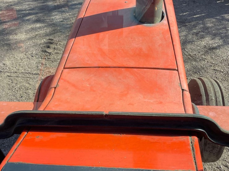 allis-chalmers-7040-2wd-tractor-image-37