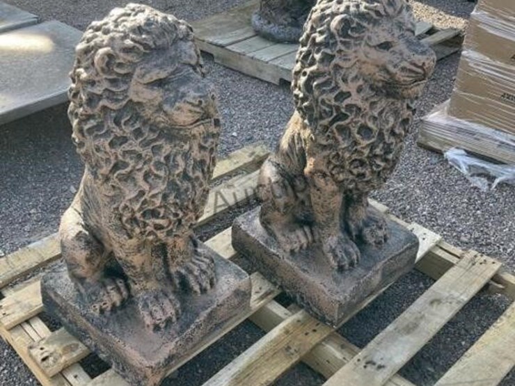 (2)-concrete-lion-statues-image-1