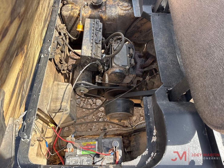 ez-go4-seater-gas-powered-golf-cart-image-8