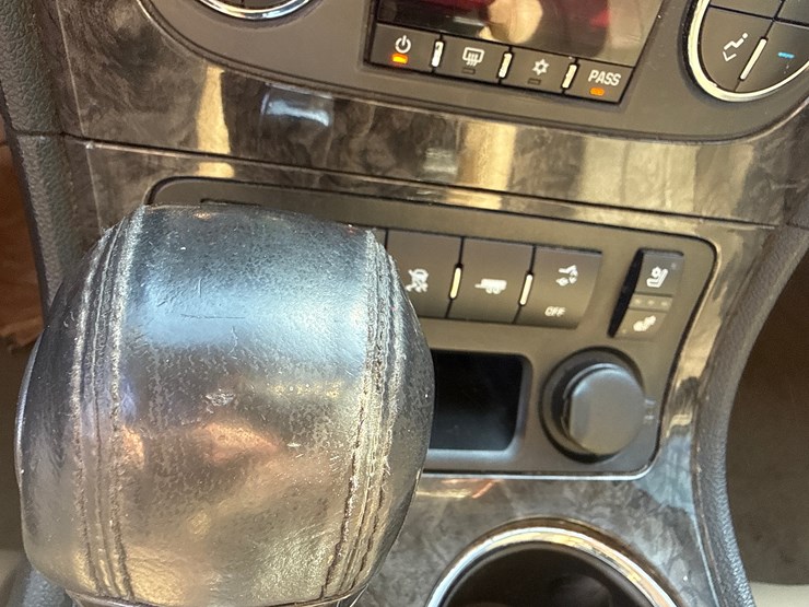 2011-gmc-acadia-image-41