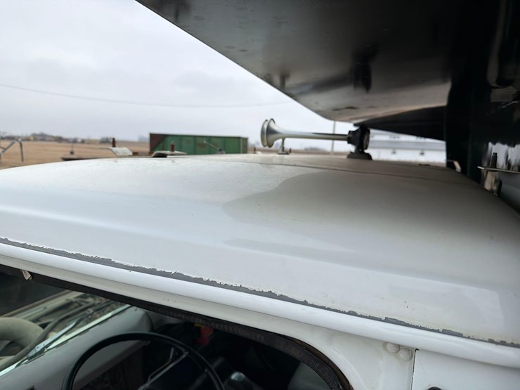 2000-international-8100-image-60