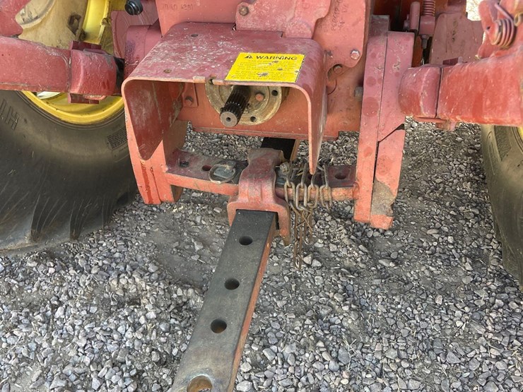 allis-chalmers-7040-2wd-tractor-image-20