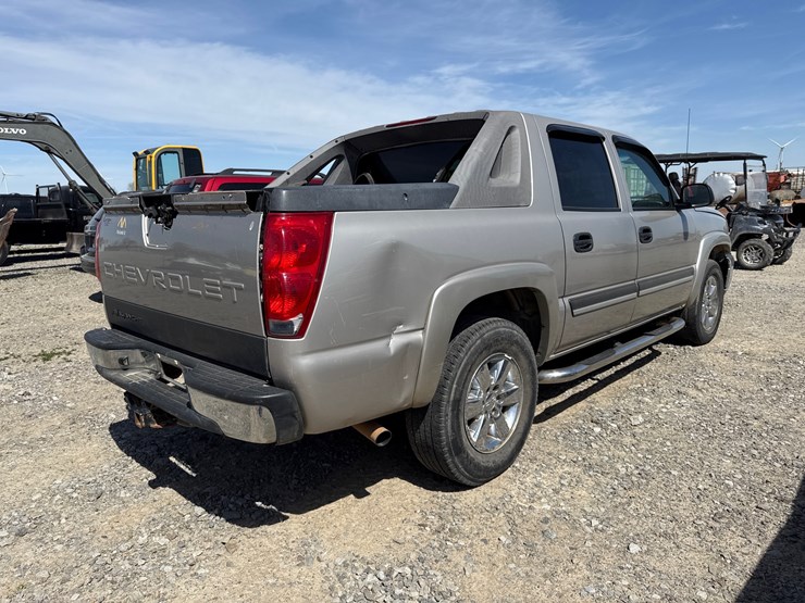 #5349-•-inop-2005-chevrolet-avalanche-pickup-3gnec12z25g286152-image-3