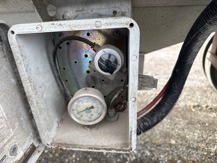 2004-timpte-hopper-bottom-image-24