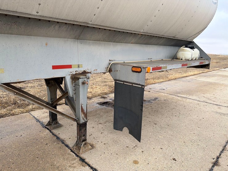 1999-bulkliner-36ft-semi-feed-trailer-image-40