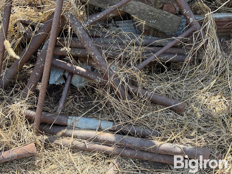 farm-scrap-metal-pile-image-14