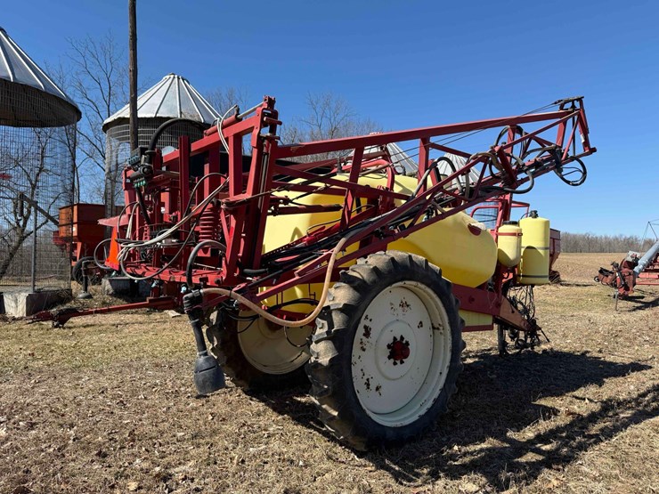 hardi-1000-gal-pull-type-sprayer-image-4