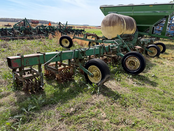 john-deere-12-image-2