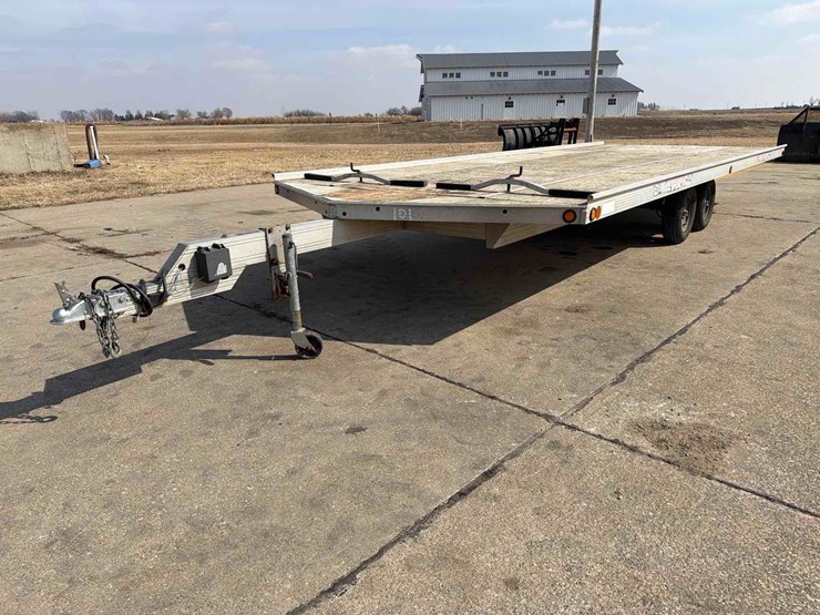 2005-newman-100”-x-22ft-snowmobile-trailer-image-1