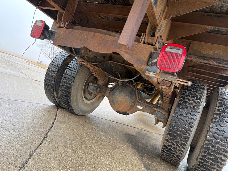 1990-ford-f700-image-27