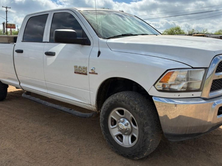 2018-dodge-2500-image-2