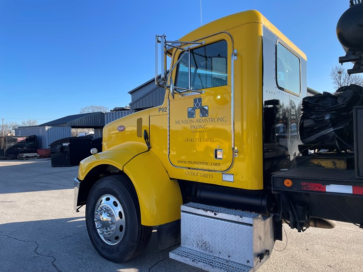 1999-peterbilt-330-image-9