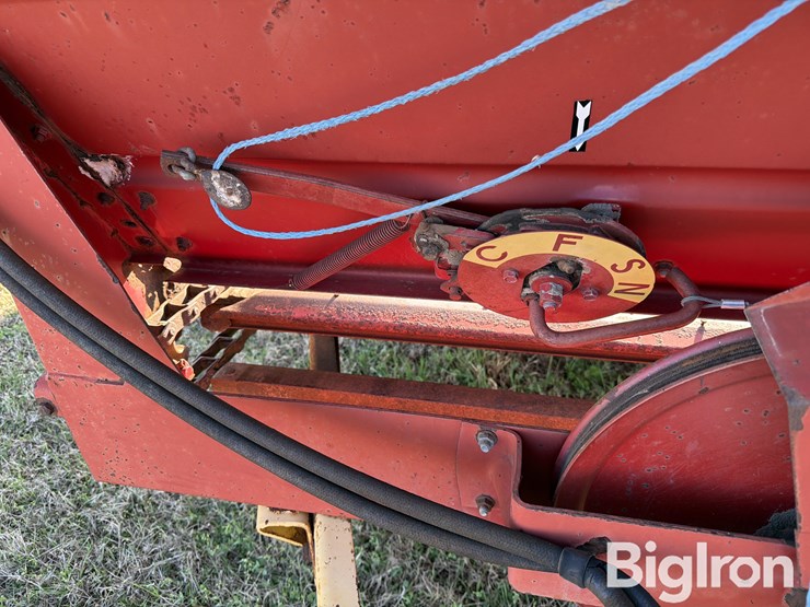 new-holland-520-image-17