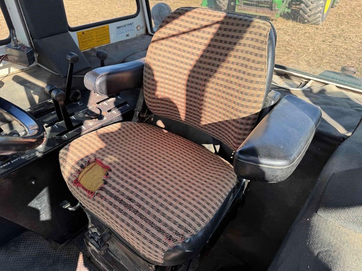 case-2390-tractor-image-28