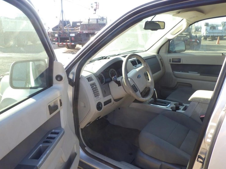 2009-ford-escape-image-5