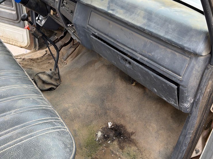 1990-ford-f700-image-52